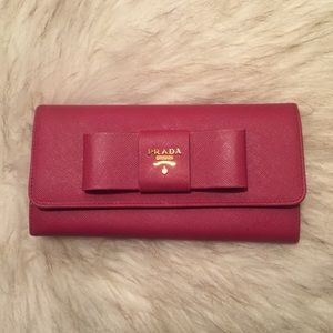 🎀100% Authentic Prada Saffiano wallet🎀